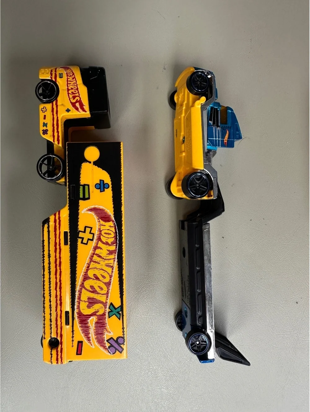Hot Wheels Car Transporter Truck Toy Set